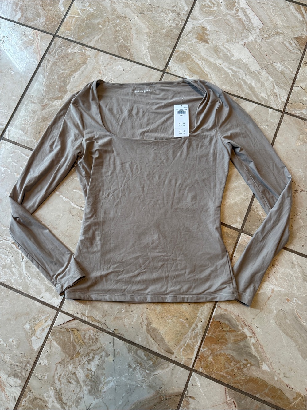NWT Abercrombie Long Sleeve Scoop Neck Top - Taupe size small